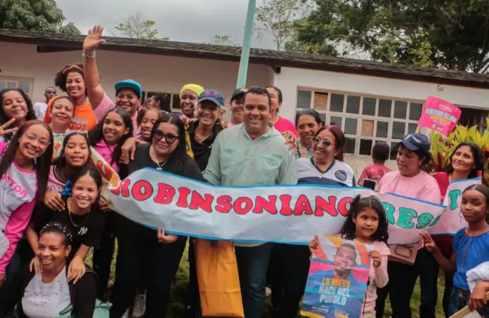 Como parte del recorrido popular realizado por el candidato por el GPPSB a la Gobernación de Falcón Víctor Clark, por la Sierra visitó el municipio Petit.
