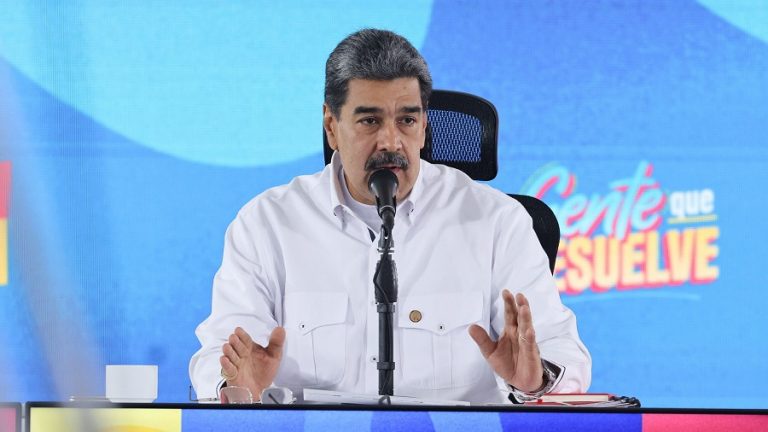 Maduro insta a Colombia crear una zona para el desarrollo económico en paz