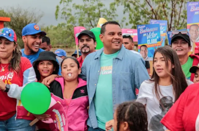 El candidato de la Patria a la gobernación, Víctor Clark, pasó de Paraguaná hacia el occidente para encontrarse con el pueblo del municipio Buchivacoa.