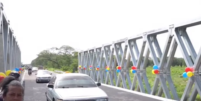 El Ministerio del poder popular para el Transporte cumplió con la instalación del puente metálico Río Cocuiza totalmente nuevo.
