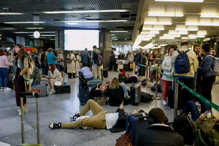 Un sabotaje en España deja a 11.000 pasajeros sin tren durante horas