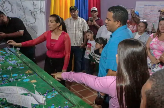 El candidato de la Patria a la Gobernación de Falcón, Víctor Clark, acompañó la puesta en funcionamiento de la sala de autogobierno comunal del municipio Democracia.