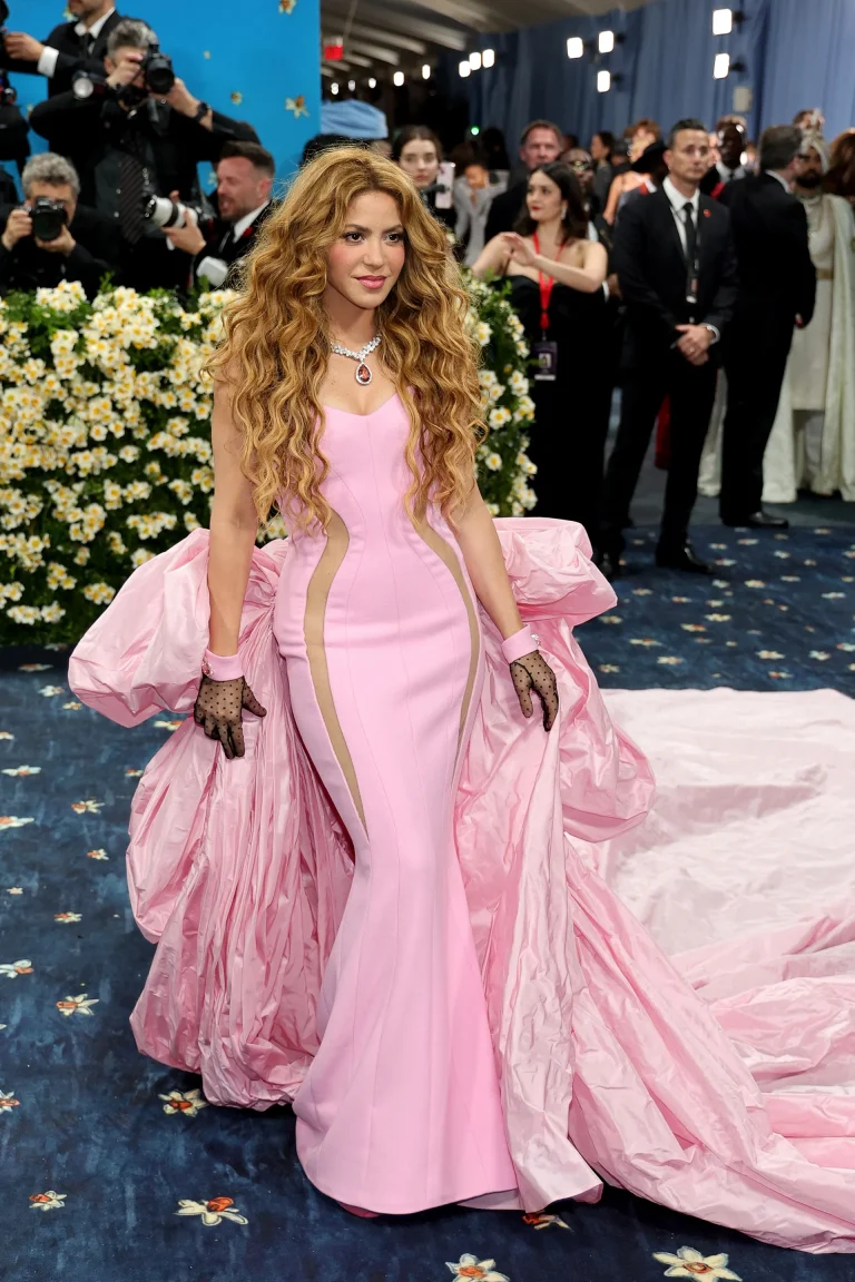 Shakira revive el glamour “Old Hollywood” en la MET Gala 2025 (+Fotos)