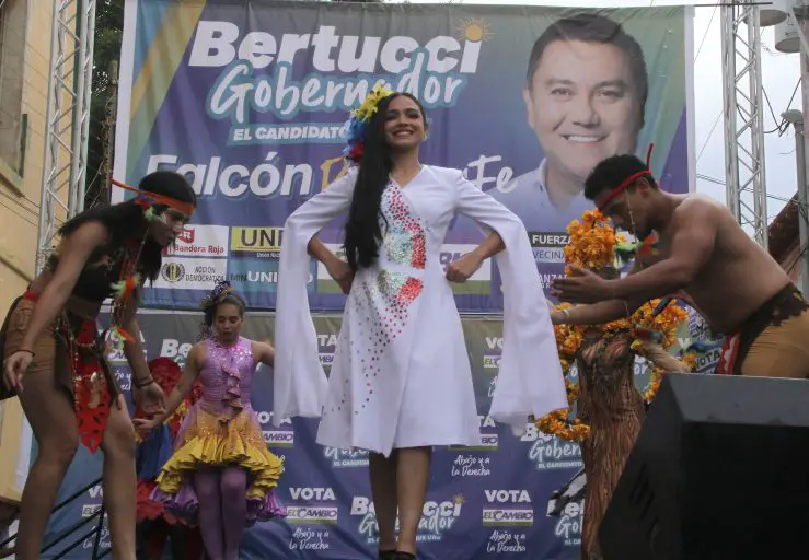 Este sábado el candidato a la Gobernación de Falcón, Javier Bertucci, abrió su campaña desde la ciudad de Coro bajo el slogan "Falcón renace con fe".