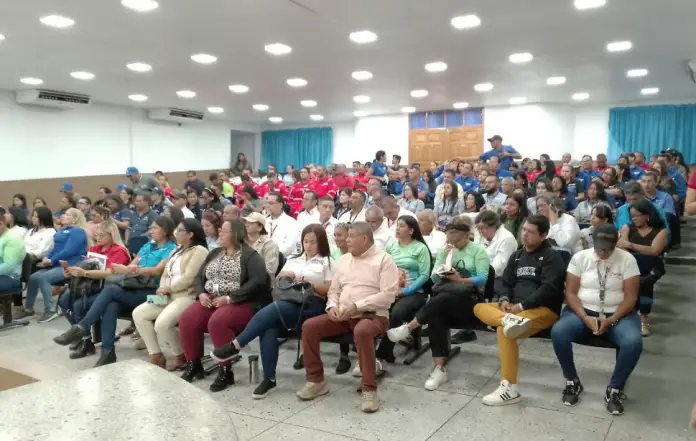 El Ministerio del Poder Popular para el Proceso Social de Trabajo (Mpppst) realizó en la ciudad de Punto Fijo la VIII graduación conjunta de 437 trabajadores.