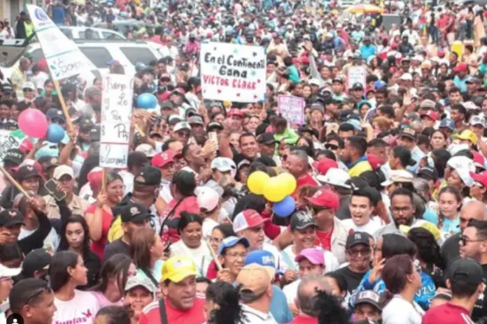 Los candidatos del Gran Polo Patriótico Simón Bolivar fueron a Tucacas a realizar un casa a casa, recorrido popular y un gran encuentro con la fuerza viva.