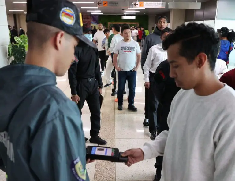 Llegaron 168 migrantes venezolanos repatriados desde EE.UU.