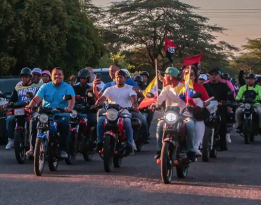 Para cerrar la agenda de campaña de este miércoles, Víctor Clark se fue a un casa a casa por la comunidad de Las Calderas en el municipio Colina.