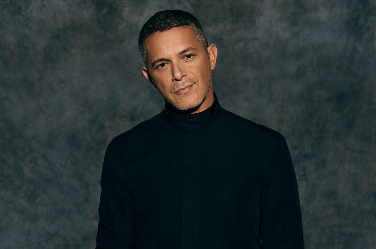 Fan acusa a Alejandro Sanz de abuso| Era menor de edad cuando me escribía