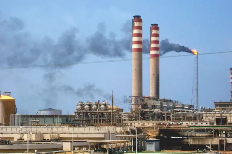 PDVSA reactiva parcialmente la refinería Cardón tras falla eléctrica