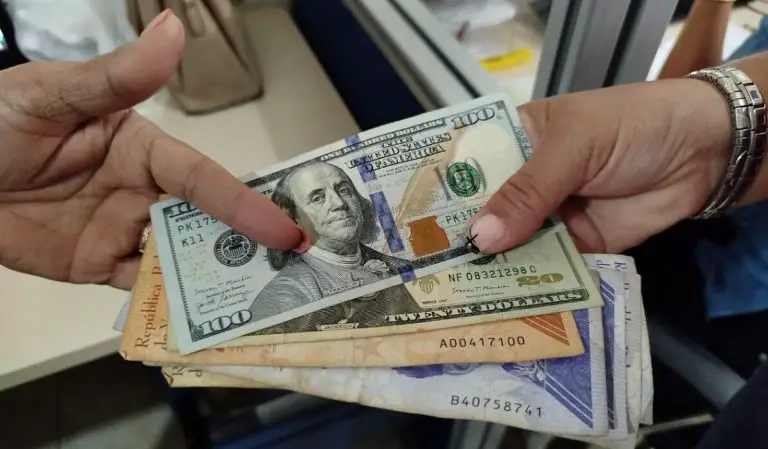Uso del dólar no fue imposición del comercio sino decisión de los consumidores