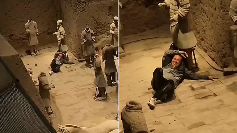 Un hombre salta a la fosa de los guerreros de terracota en China (+VIDEO)