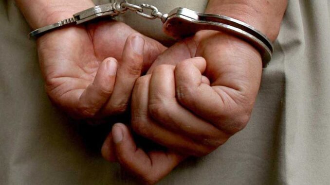 Privado de libertad por abusar de su hija adolescente