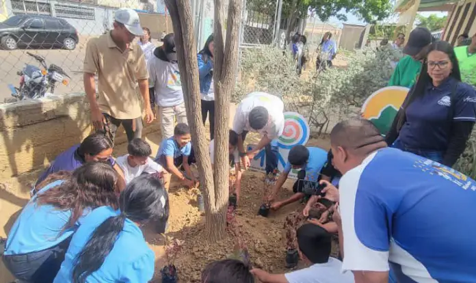 El equipo ecosocialista Faldón llevó a cabo una jornada con el consejo ecosocialista de la comuna Elida Bustillos del sector Cruz Verde.