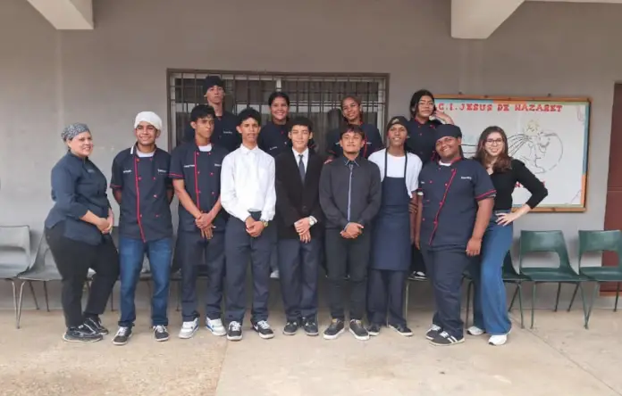 Unos 100 aprendices del PNA del Inces en la ciudad de Punto Fijo realizaron una actividad cultural para celebrar el aniversario 60.