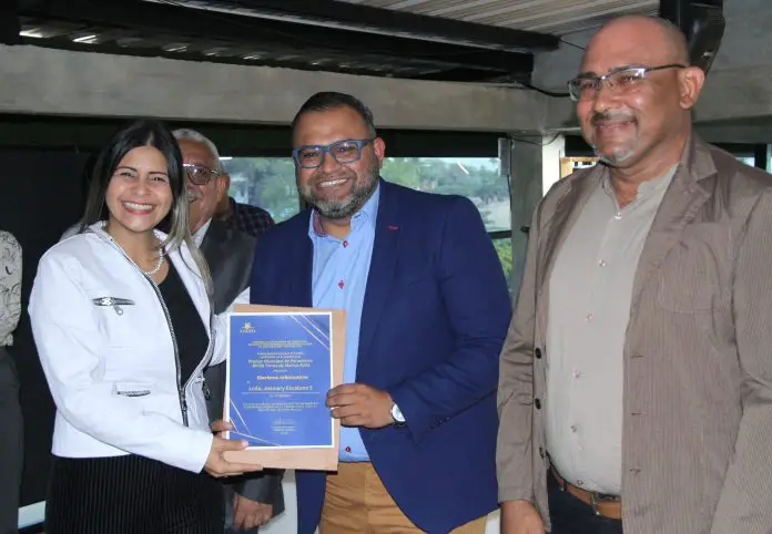 La Cámara Municipal de Colina realizó la sesión especial para entregar el Premio Municipal de Periodismo y la orden 