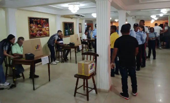 En un proceso inédito, la caja de ahorro de Polifalcón escoge a sus nuevos miembros en una elección automatizada respaldada por el CNE.