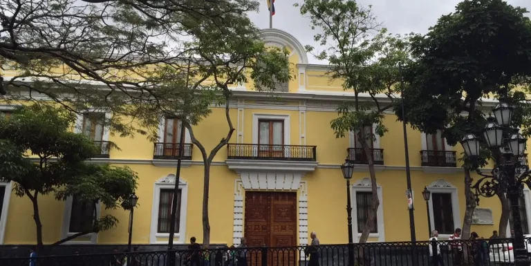 Venezuela celebra cese al fuego entre Irán, Israel y EE. UU.