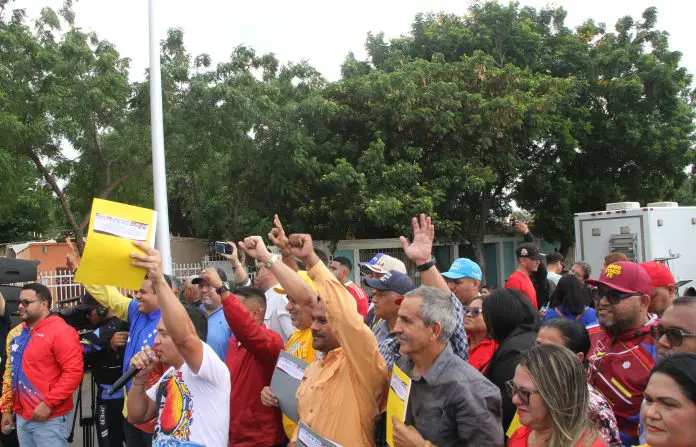 Los aspirantes del GPPSB a las 25 Alcaldías del estado Falcón formalizaron sus candidaturas ante la Oficina regional del CNE este martes.