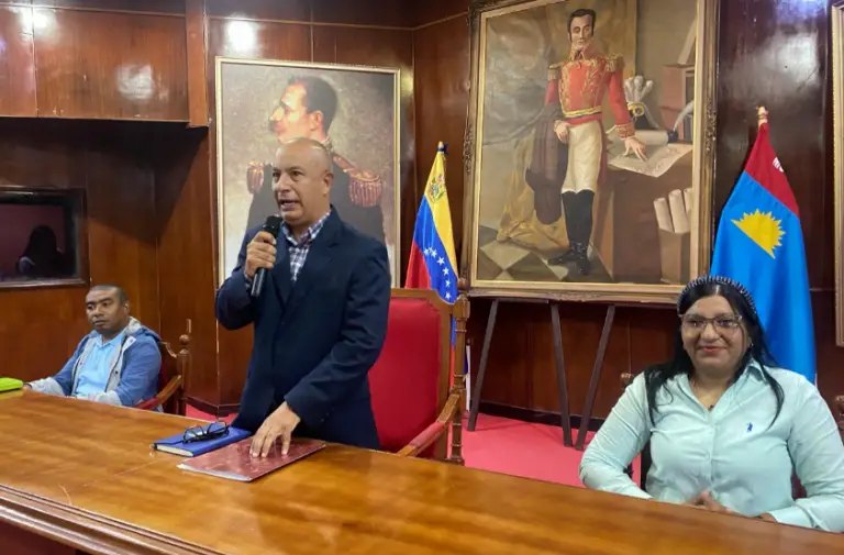 Pueblo se suma a mejoras de los servicios públicos a través de la comisión del Clef