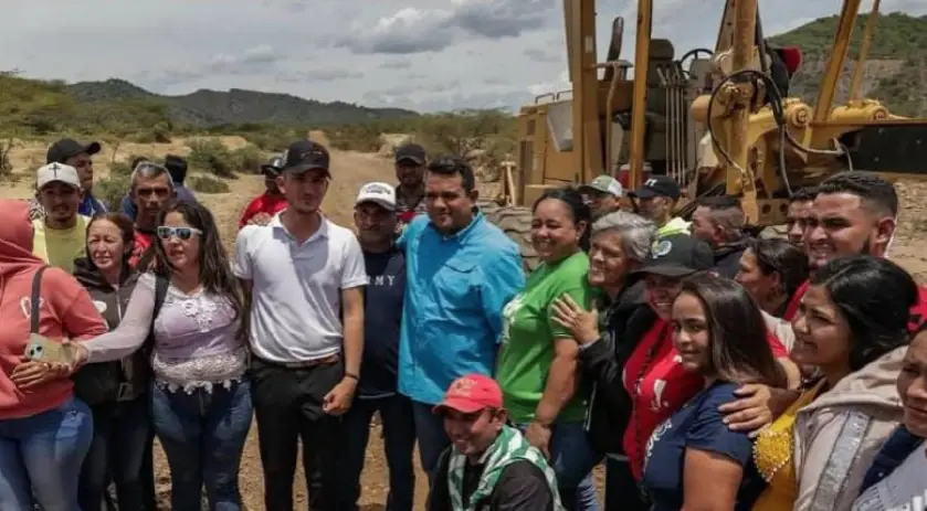 El gobernador Víctor Clark informó sobre el inicio de los trabajos para recuperar la vialidad agrícola entre Pedregal y Purureche.