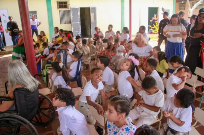Desde el Centro de Educación Inicial Simoncito (CEIS) José Leonardo Chirinos, más de 110 niños se sumaron a las festividades.