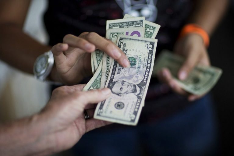 Al menos 55 plataformas dejaron de publicar tasas del dólar paralelo