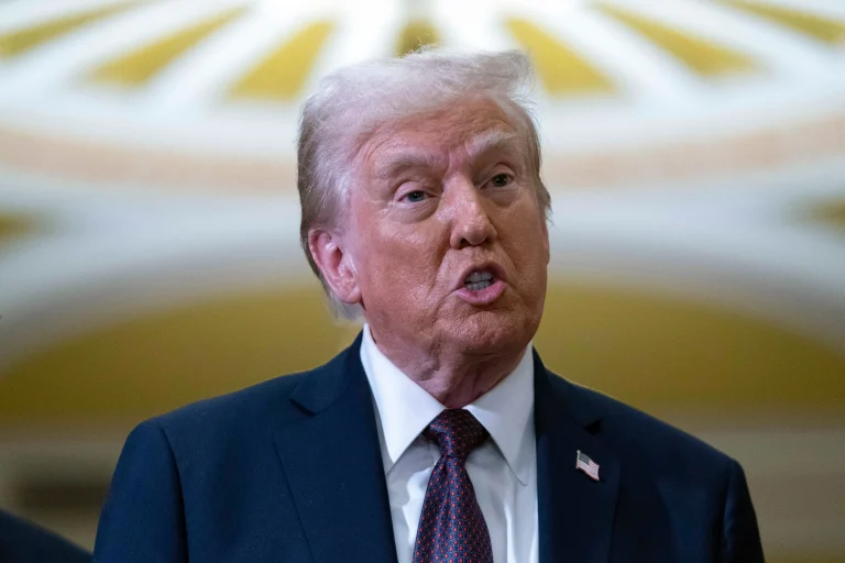 Trump pide no subir los precios del petróleo| «¡Los estoy vigilando!»
