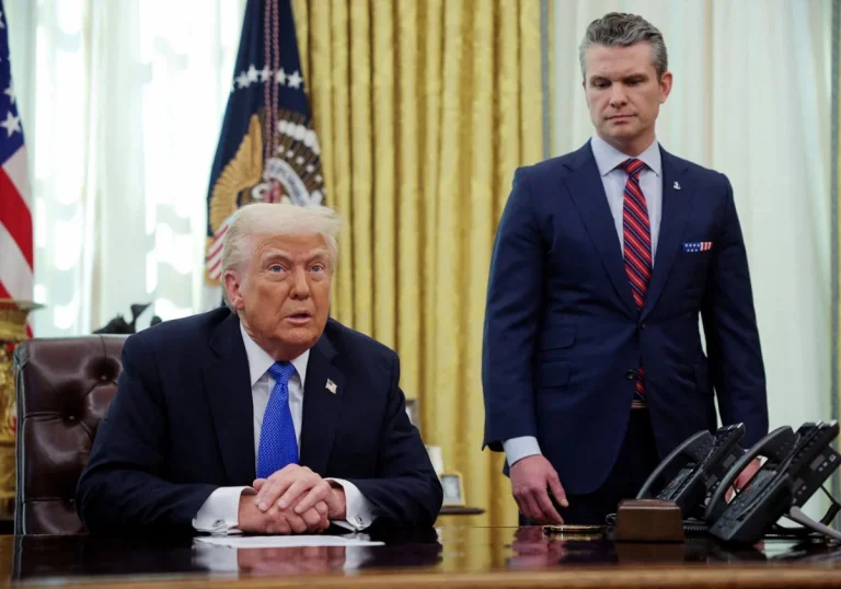 Trump deja abierta la posibilidad de una ofensiva militar contra Irán