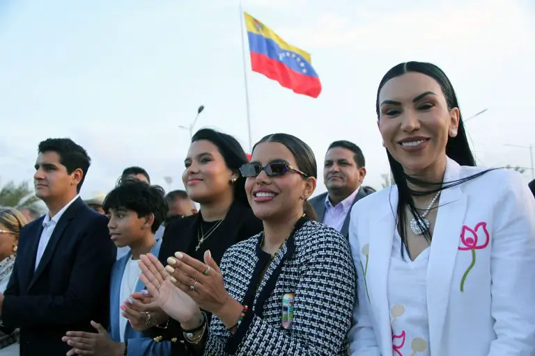 Con una sesión especial, el Consejo Legislativo del estado Falcón juramentó al ciudadano Víctor Clark Boscán como gobernador del estado Falcón