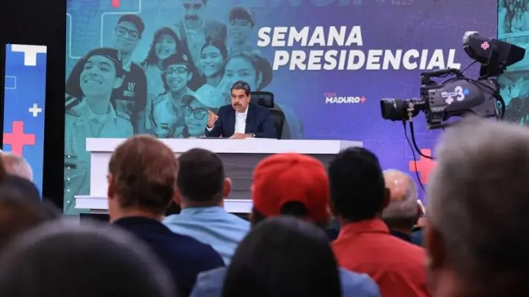 Maduro a gobernadores electos: «Menos escritorio, más territorio»