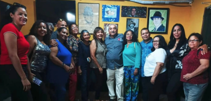 En el corazón de la ciudad, el Garúa se convirtió en el epicentro de una explosión artística, rindiendo un homenaje sin igual.