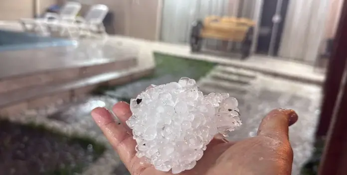 Rivera en Uruguay y Santana do Livramento en Brasil fueron testigos de una extraordinaria tormenta de granizo el lunes por la noche.