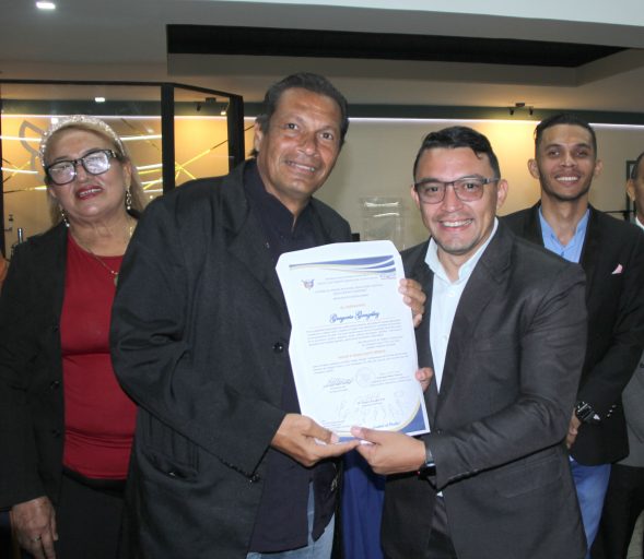 A propósito del Día Nacional del Periodista, la Cámara Municipal de Miranda entregó este viernes el Premio Municipal de Periodismo.