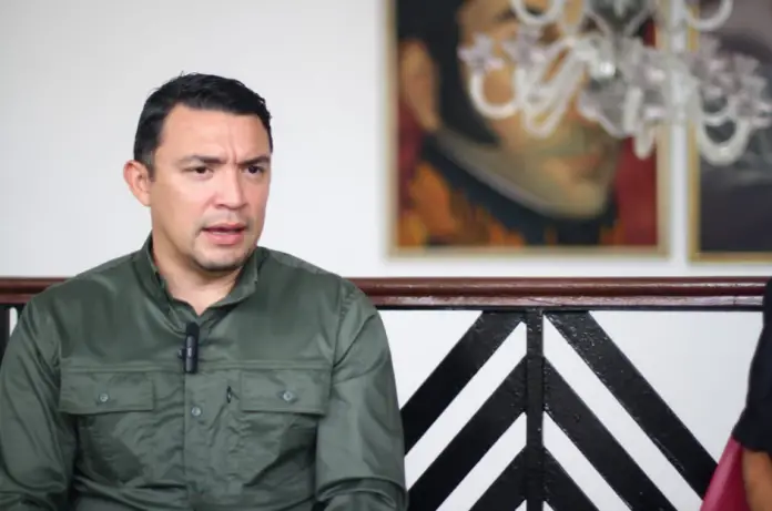 El médico y revolucionario, Henry Hernández, fue escogido como el candidato del oficialismo para optar a una reelección.
