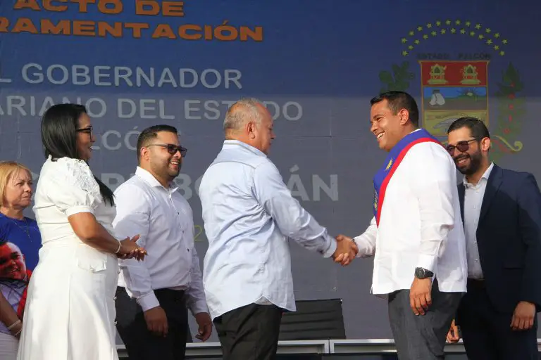 Con una sesión especial, el Consejo Legislativo del estado Falcón juramentó al ciudadano Víctor Clark Boscán como gobernador del estado Falcón