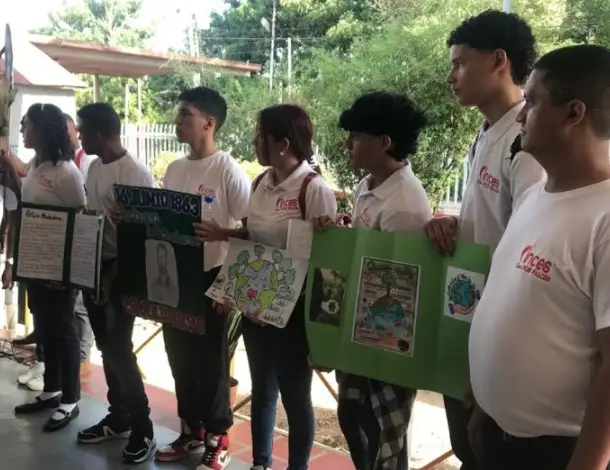 En los espacios de la gerencia del Inces en Coro, se realizó el lunes cívico, en esta oportunidad, organizado por los estudiantes del Liceo.