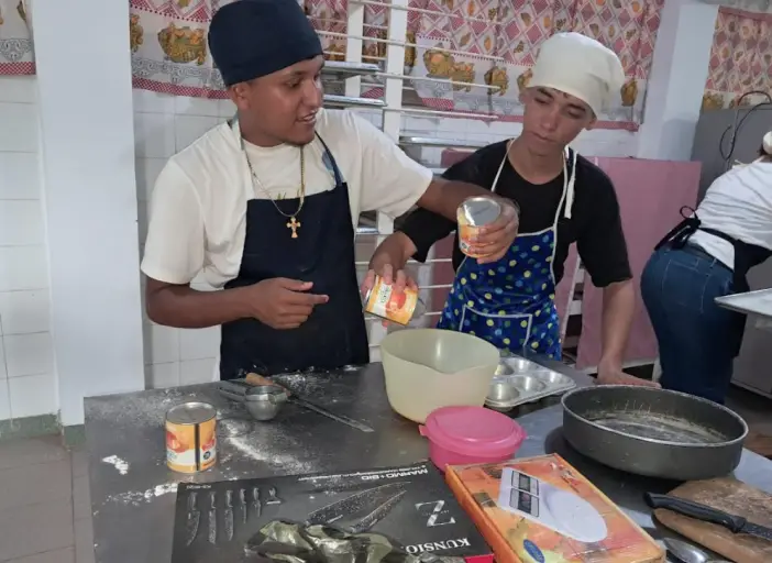 Unos 100 aprendices del PNA del Inces en la ciudad de Punto Fijo realizaron una actividad cultural para celebrar el aniversario 60.