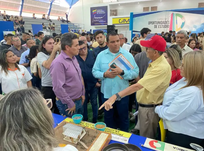 Estudiantes con expectativas aprovecharon la Expoferia de Oportunidades de Estudios 2025 para decidir sus carreras a estudiar.