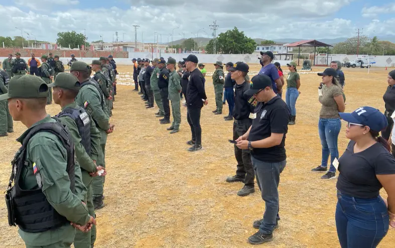 Periodistas y reporteros gráficos realizaron un taller de Corresponsal de Guerra y Orden Interno en el patrio de ejercicios del CZGNB-13.
