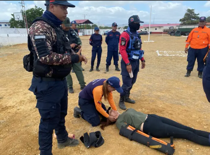 Periodistas y reporteros gráficos realizaron un taller de Corresponsal de Guerra y Orden Interno en el patrio de ejercicios del CZGNB-13.