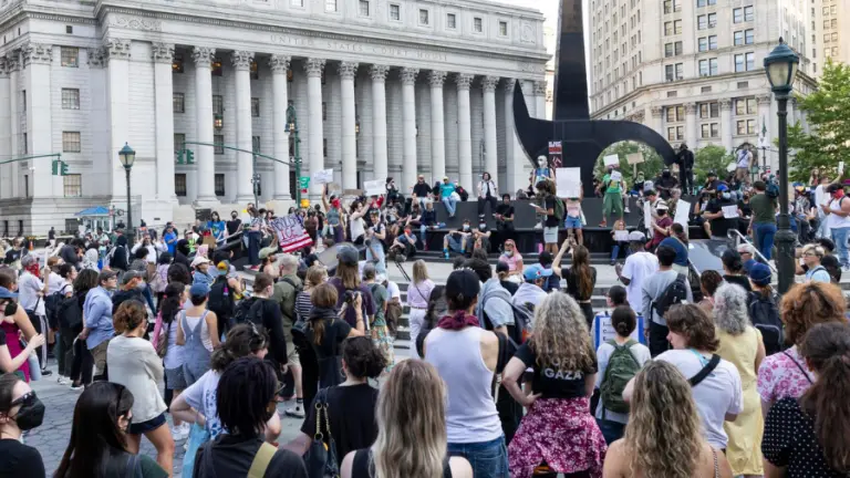 Violencia y detenciones marcan protestas contra redadas en Nueva York (+FOTOS)