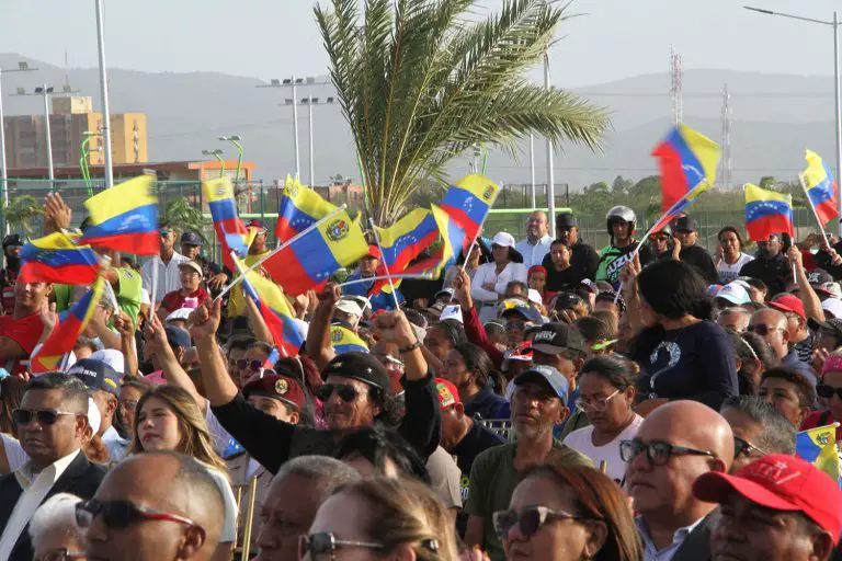 Con una sesión especial, el Consejo Legislativo del estado Falcón juramentó al ciudadano Víctor Clark Boscán como gobernador del estado Falcón