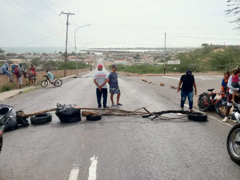 Punto Fijo | Protestan tras 48 horas sin servicio eléctrico (Detalles)