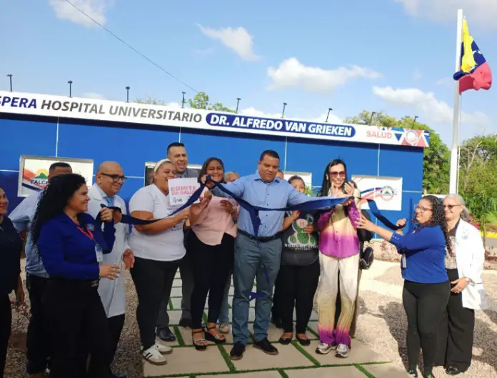 El gobernador Victor Clark  ha hecho entrega de la tan ansiada sala de espera ubicada en el área de urgencias del hospital de Coro.