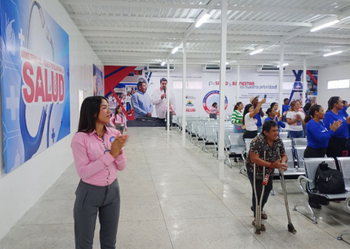 El gobernador Victor Clark ha hecho entrega de la tan ansiada sala de espera ubicada en el área de urgencias del hospital de Coro.