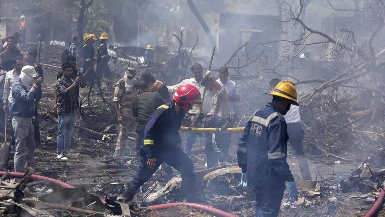 Se estrelló avión en India con 242 personas a bordo  + VIDEOS