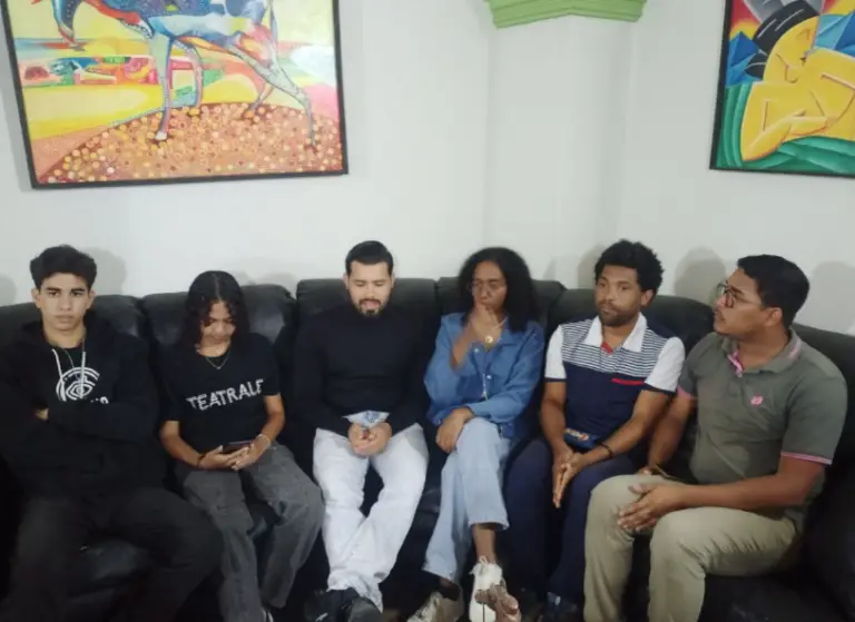 Theatron se activa para hacer estremecer las tablas