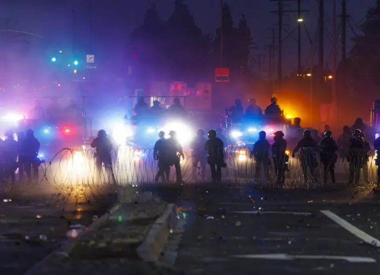 Toque de queda en Los Ángeles tras fuertes protestas