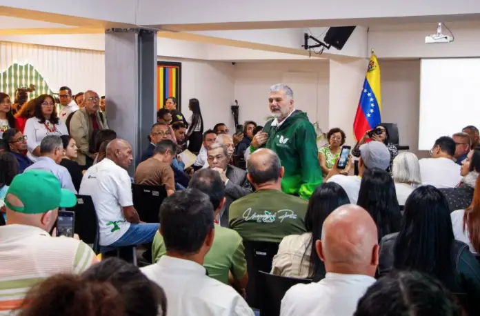La Universidad del Ambiente se comprometió este martes a la formación masiva de al menos 5 mil estudiantes en carreras de gestión ambiental